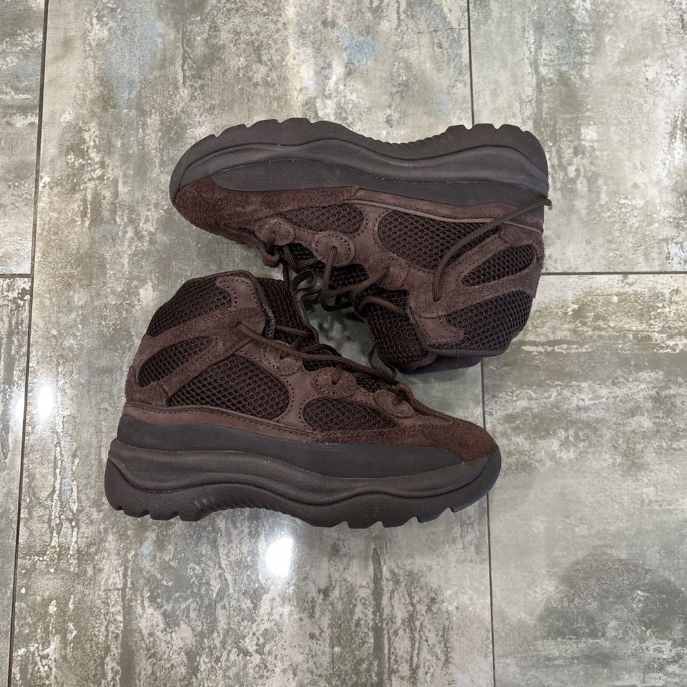 Yeezy Desert boot kids size 1 (used no box and no insole)